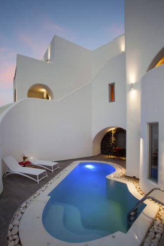 Monolithos Superior Suite