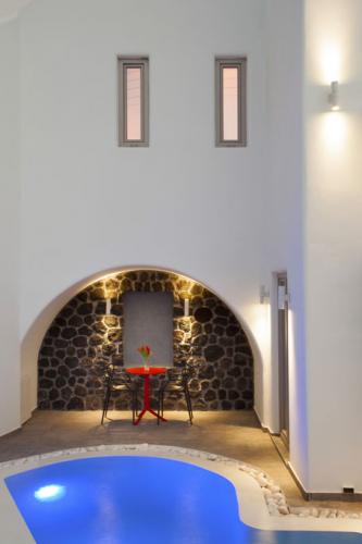 Monolithos Superior Suite